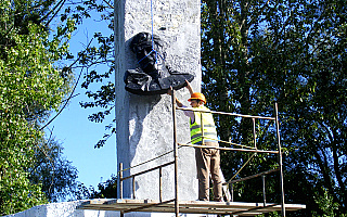 Pomnik Czerniachowskiego bez popiersia, MSZ Rosji oburzone
